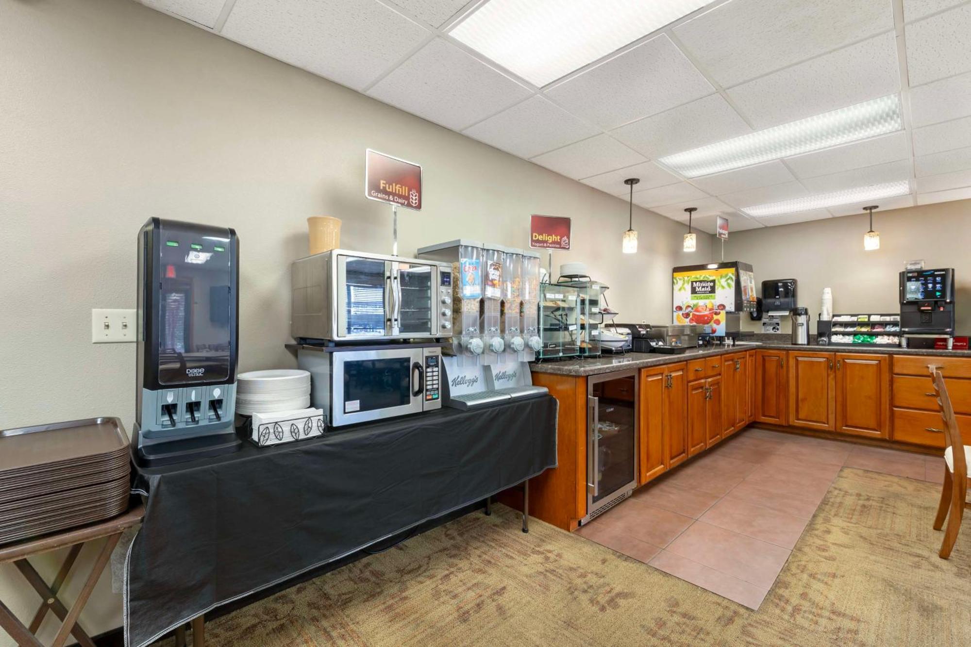 Best Western Plus Concord Inn Миноккуа Экстерьер фото