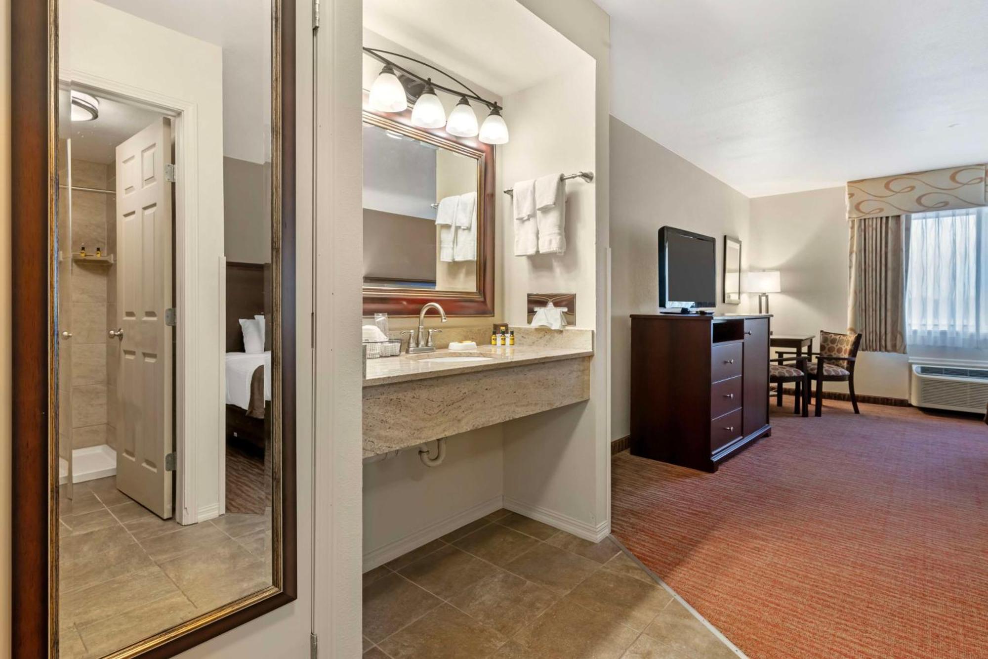 Best Western Plus Concord Inn Миноккуа Экстерьер фото