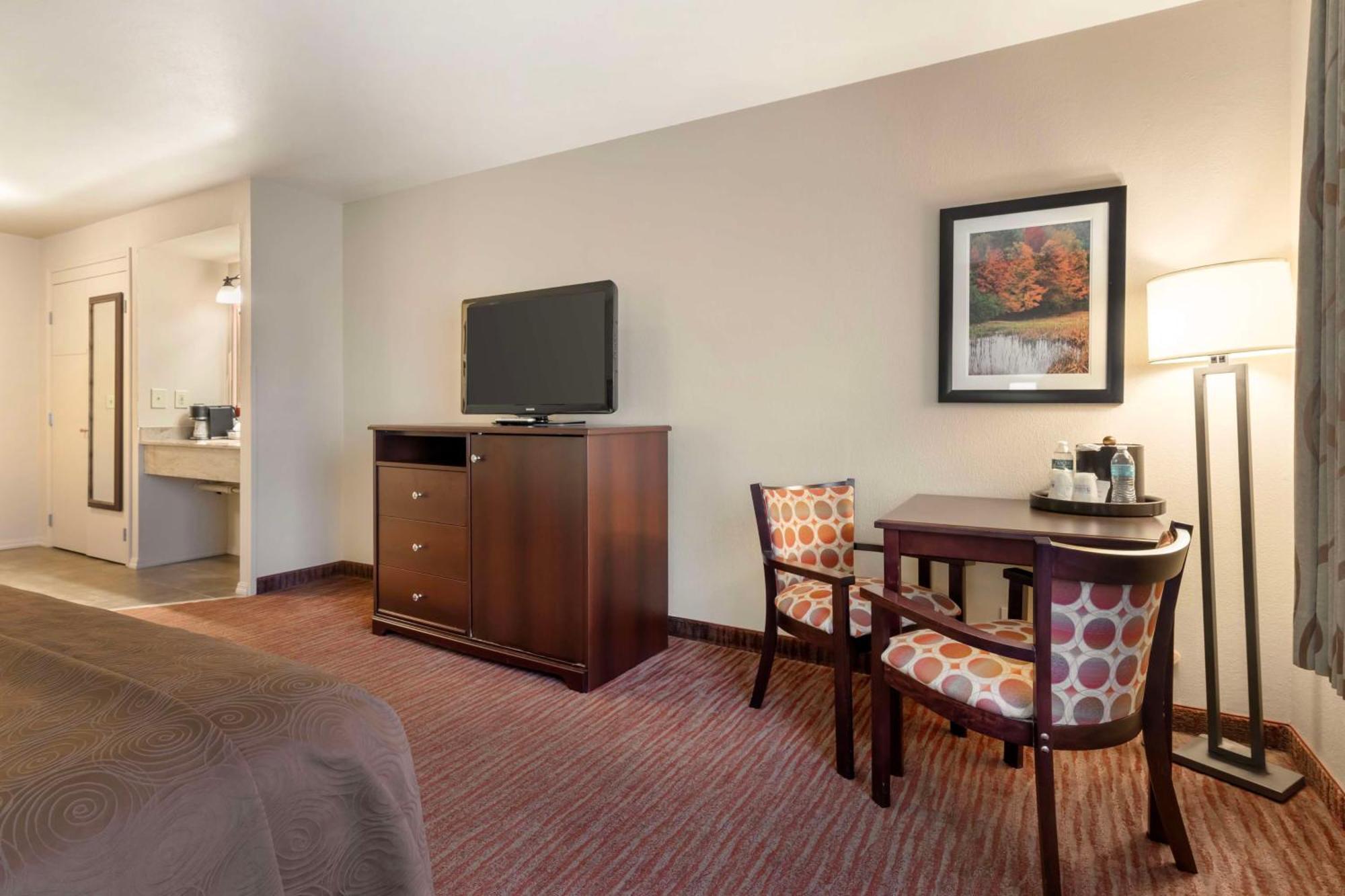 Best Western Plus Concord Inn Миноккуа Экстерьер фото