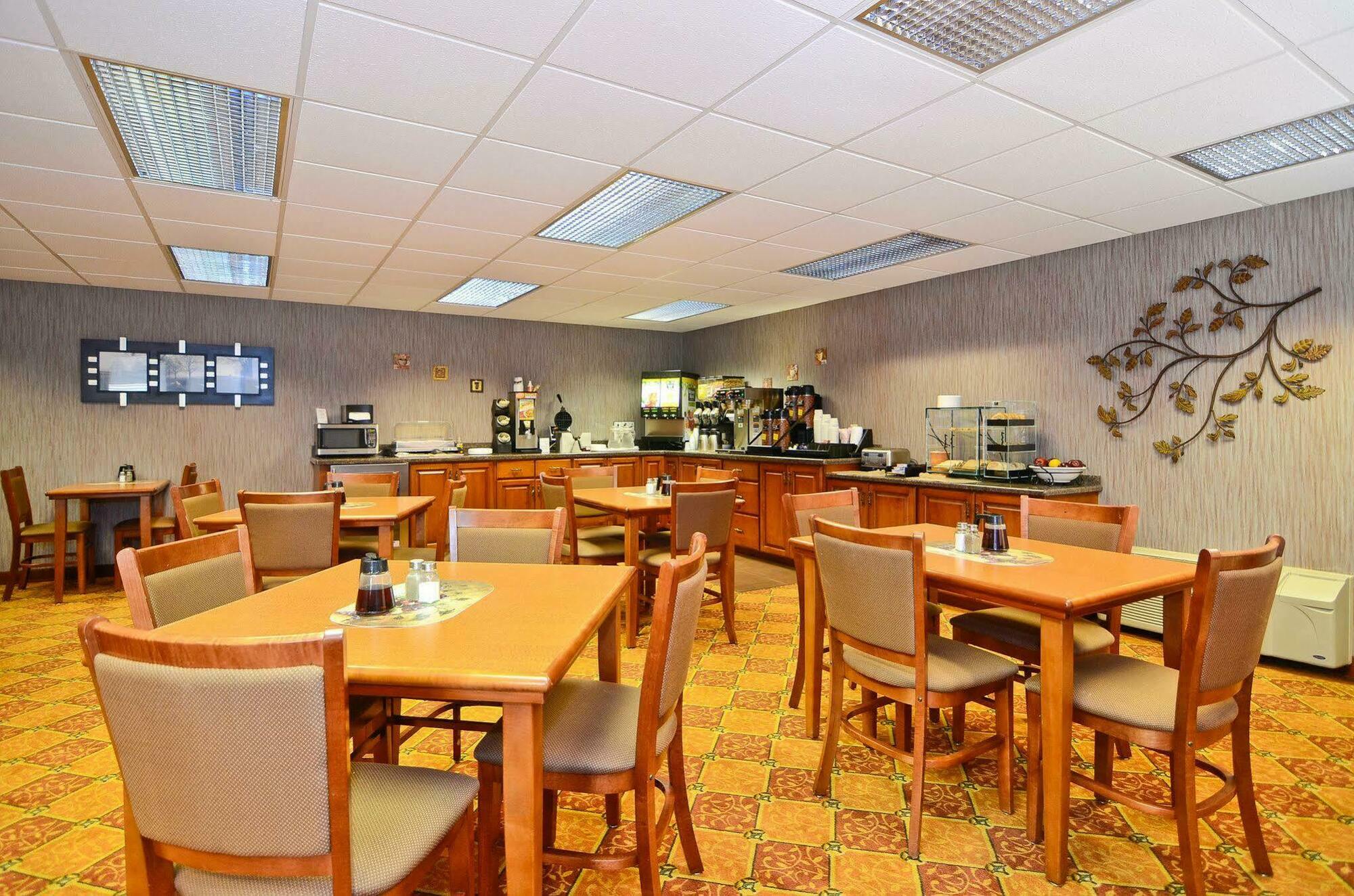 Best Western Plus Concord Inn Миноккуа Экстерьер фото