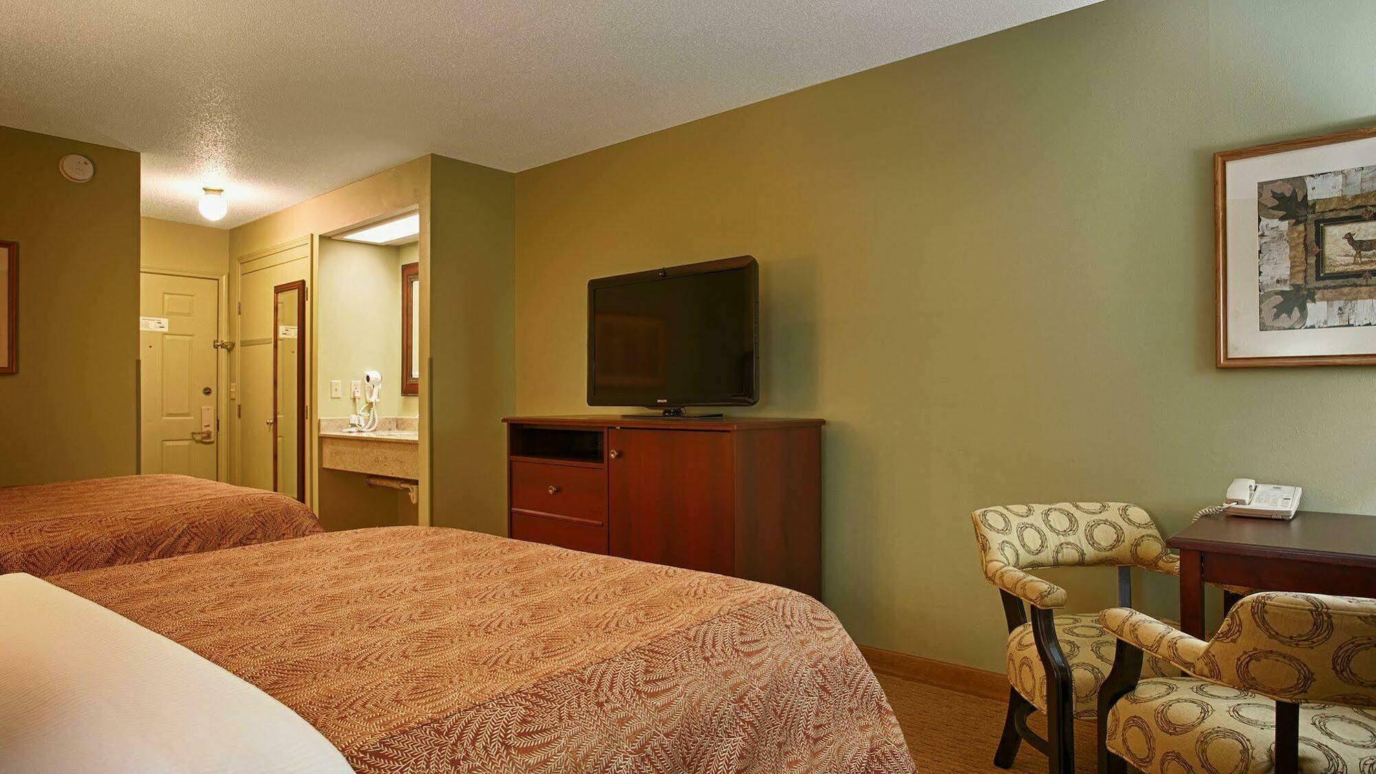 Best Western Plus Concord Inn Миноккуа Экстерьер фото